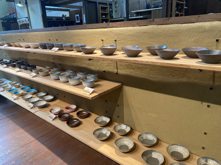 丹波焼 愛嬌のある陶器の置物 カラスの陶芸家 リビングのインテリアに